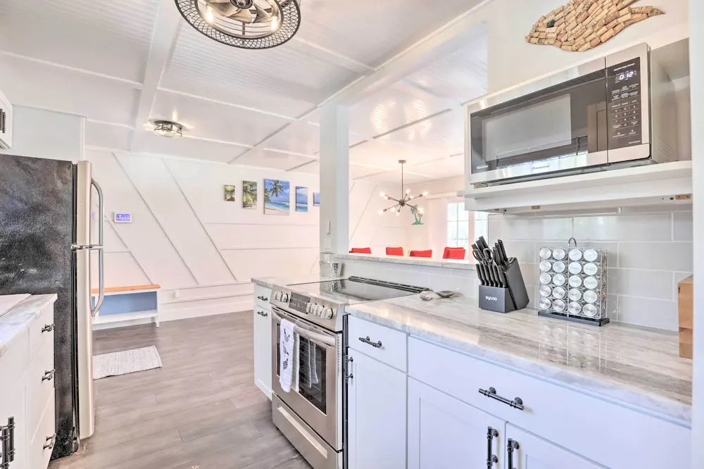 Modern Florida Home ~ 5 Mi to Surfside Park!