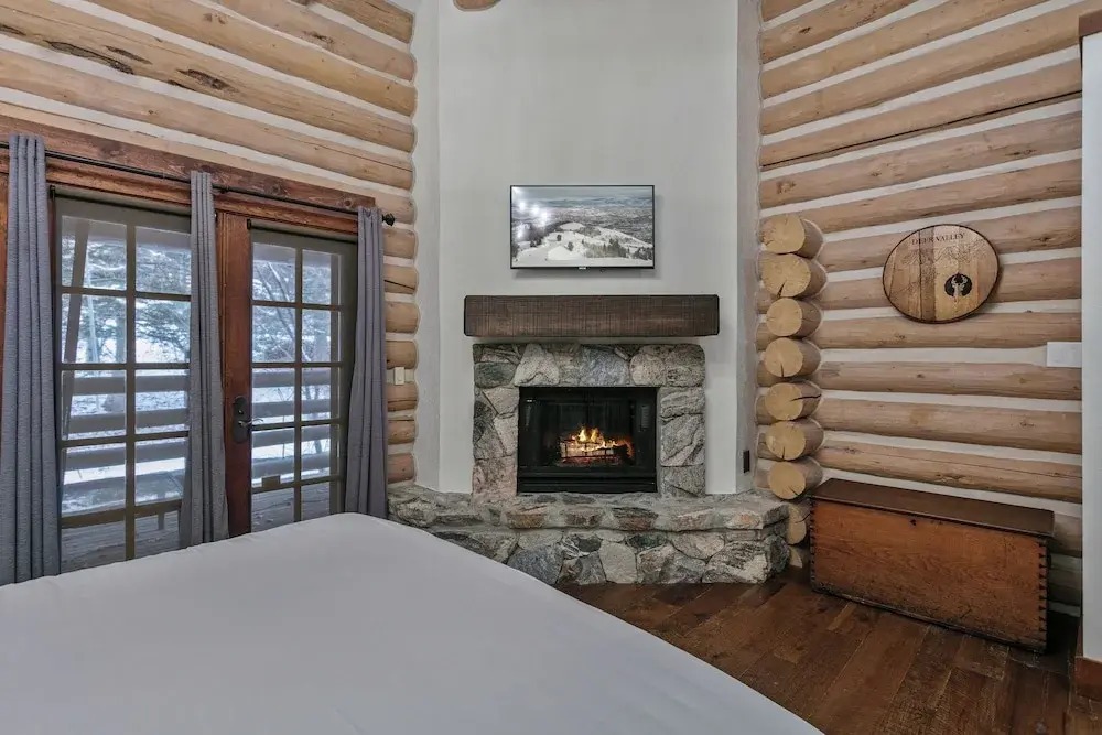 Pine Inn at Trail's End Lodge - Three Bedroom Residence with Den and Spa #5 3 Condo