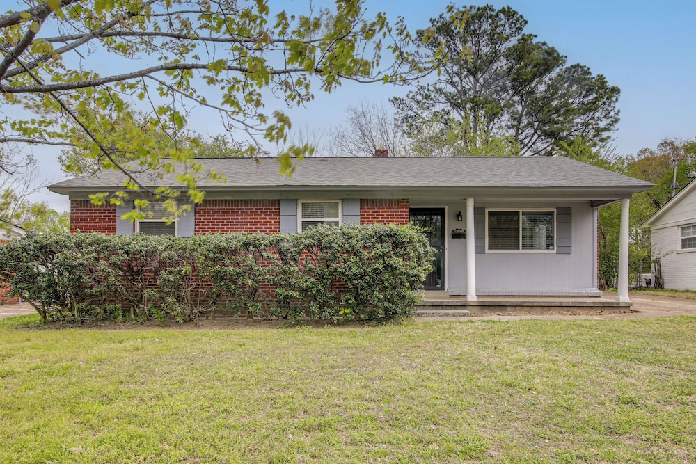 Private Yard! Pet-friendly Memphis Adventure Hub
