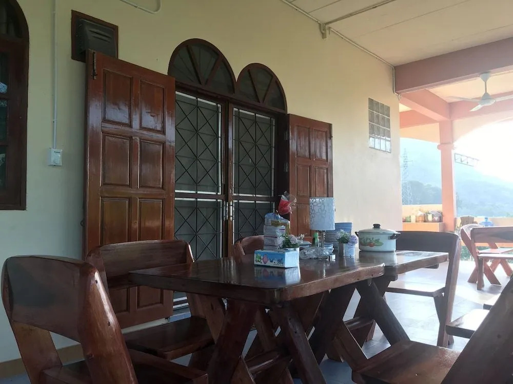 BAAN APA ERAWAN Resort
