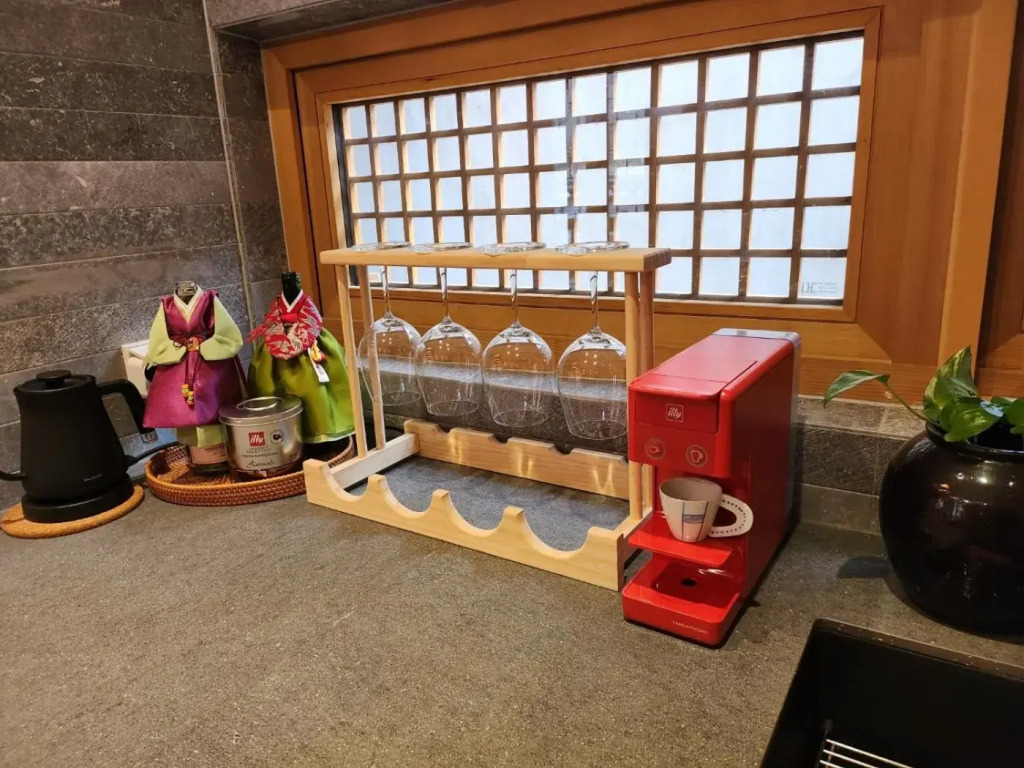 IRIRU Boutique Guesthouse - Hanok Korean traditional house