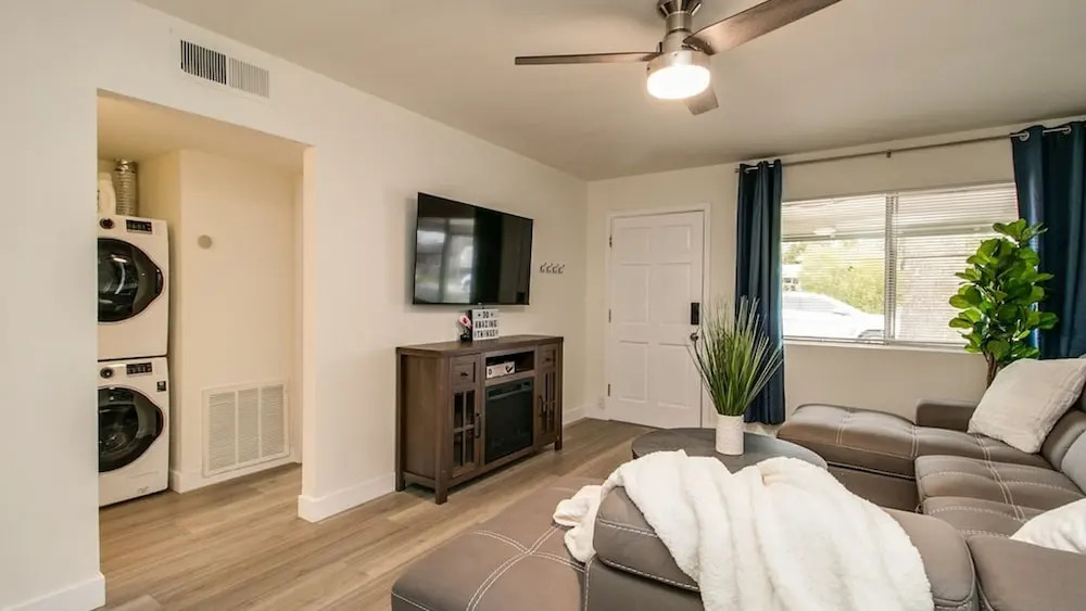 Remodeled 2 Bdrm w/ Yard in Old Town Scottsdale!