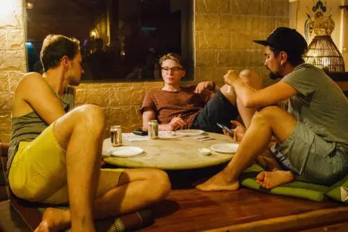 Pomme Hostel Restaurant & Bar - Private Sleeping Cabins
