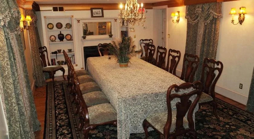 1840s Carrollton Inn