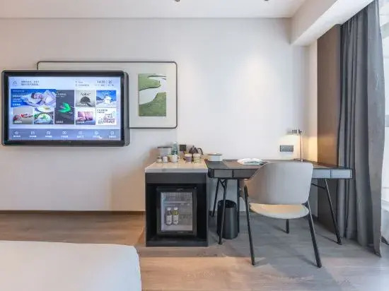 Atour Hotel Xinxiang East Station Pingyuan Road