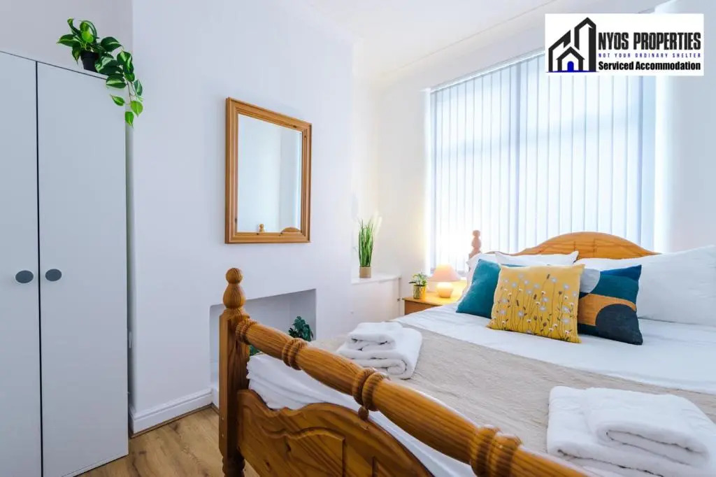 MONTHLY OFFER - Families or Contractor - 8 Guests by Nyos Properties Manchester
