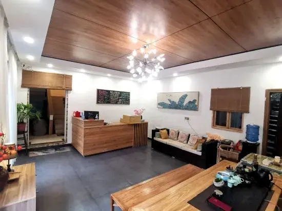 Fenghuang Shanjianxishui Courtyard Inn