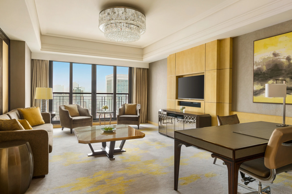 Midtown Shangri-La, Hangzhou, moments from West Lake