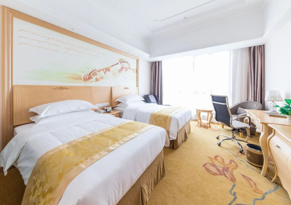Отель Shanghai Rais International
