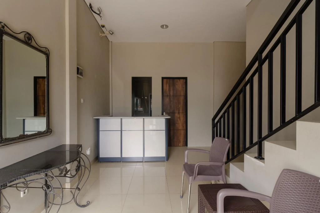 RedDoorz near Puri Indah Mall