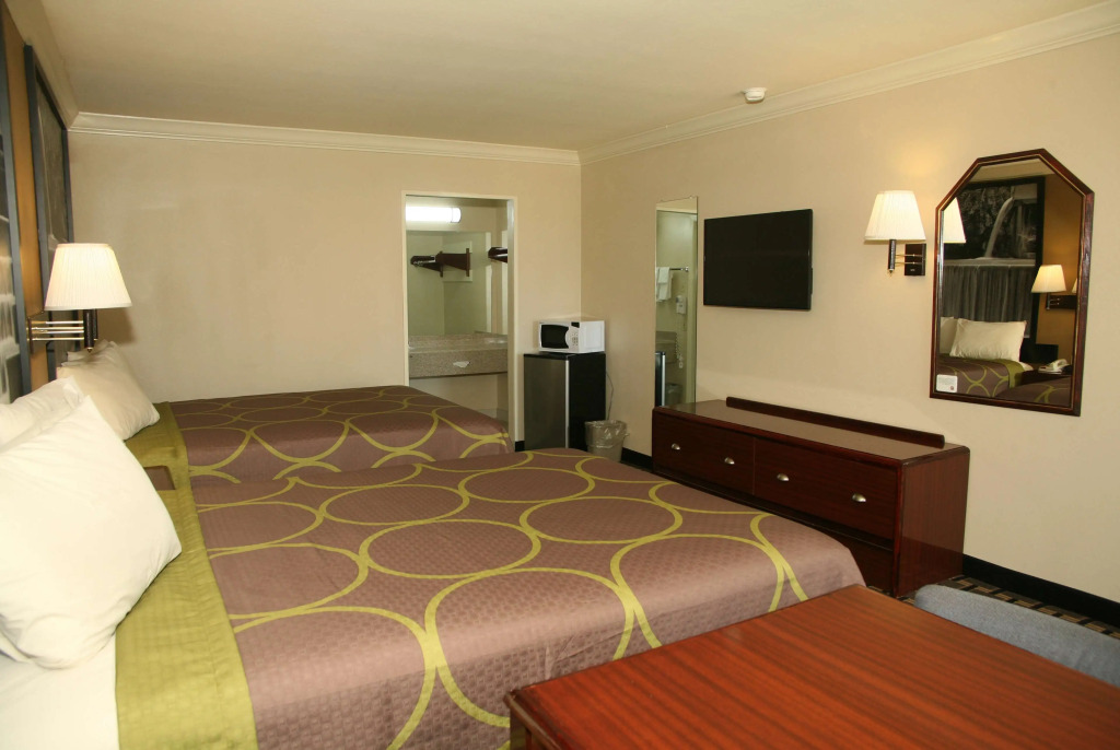 Super 8 by Wyndham Tyler TX