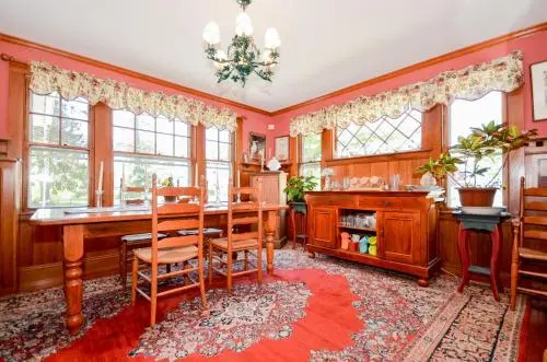 Cranberry Gardens Inn