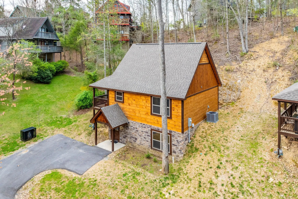 The Wacky Woodpecker by Avantstay Game Room, Private Hot Tub, & Pool Access!