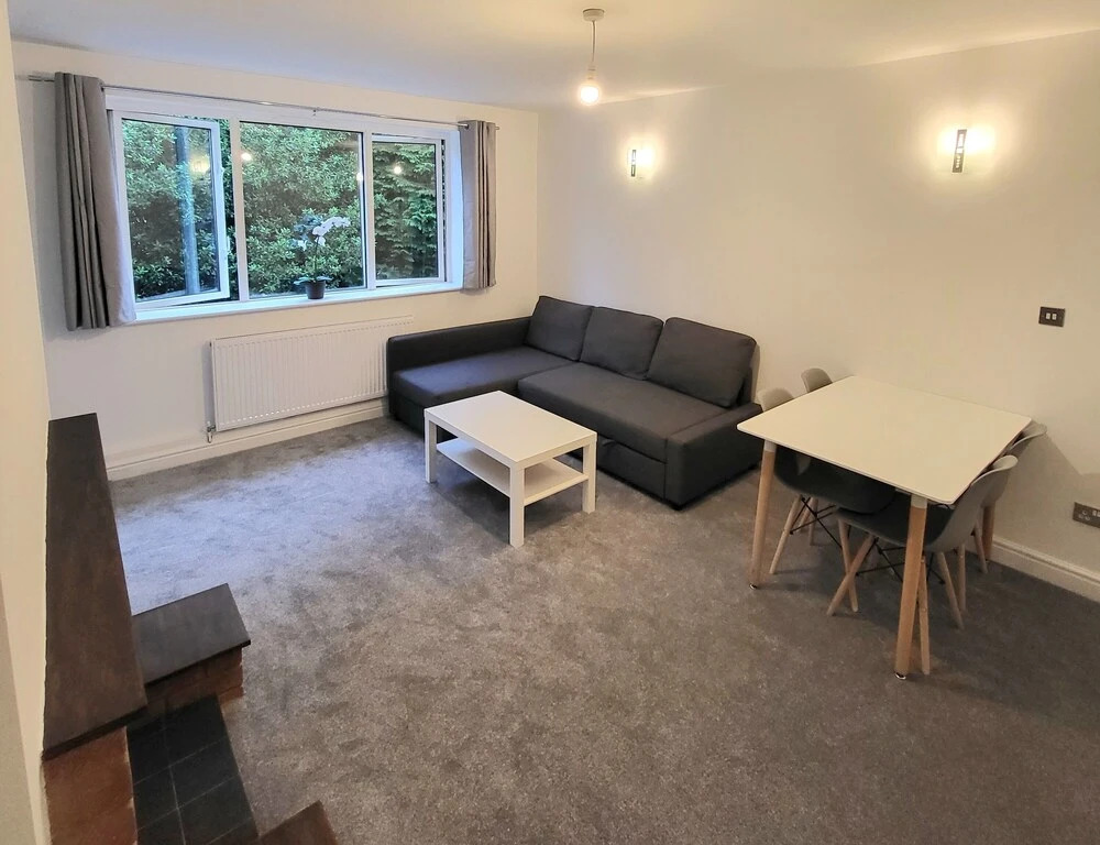 Impeccable 3-bed Apartment in London Fresh Decor!!