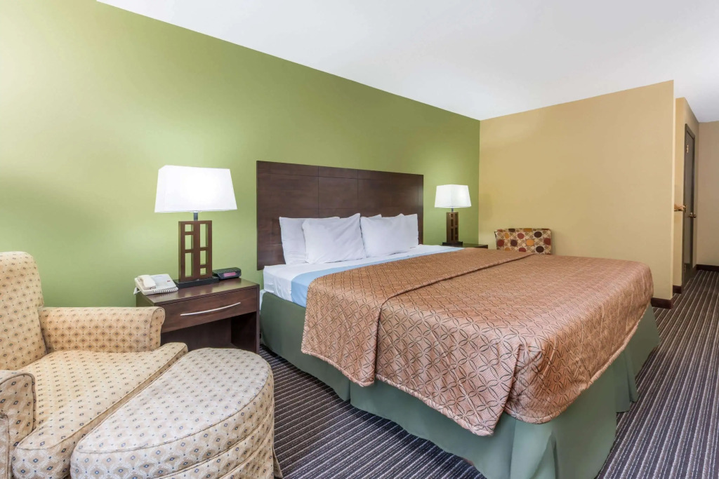 Days Inn by Wyndham Perryville MO