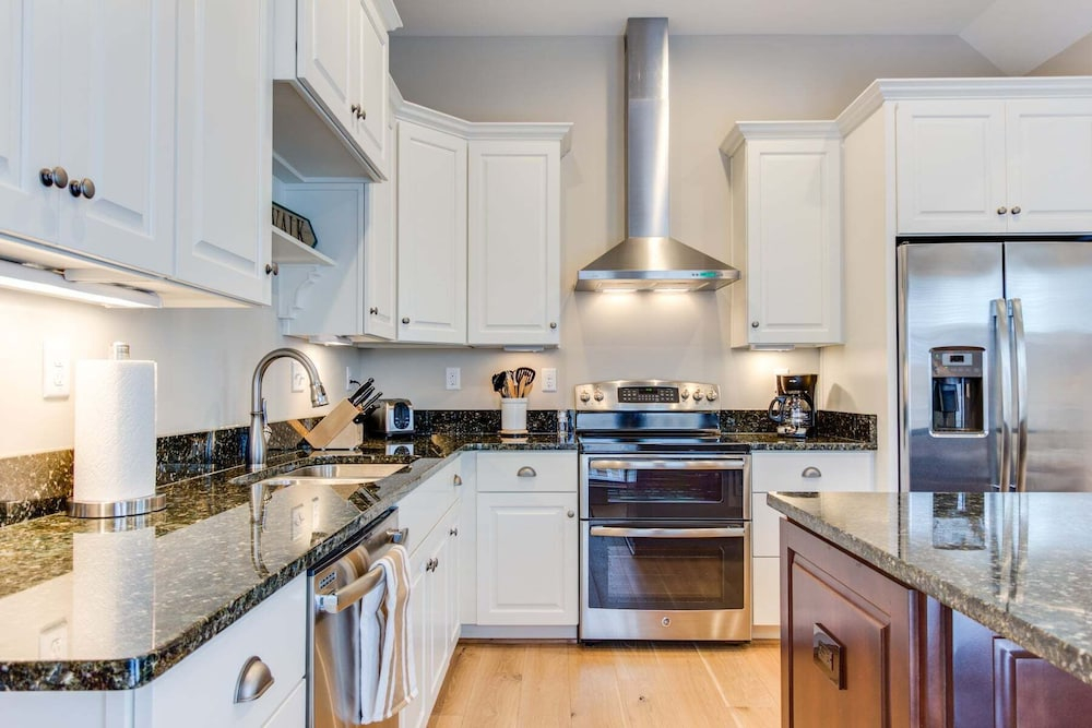 412a The Inlet House Spacious 4 BR Townhouse Walking Distance to the Beach