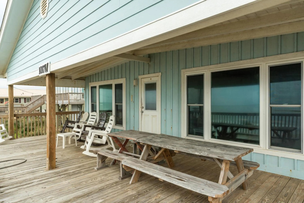 Admirals Quarters by Oak Island Accommodations