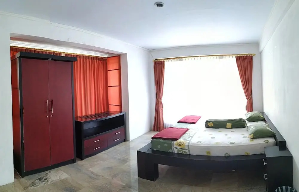Villa Pinggir Danau Puncak for 30 pax