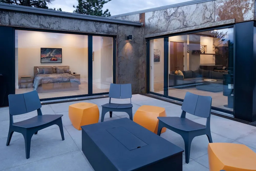 Timberline Haus 3 Bedroom Home by RedAwning