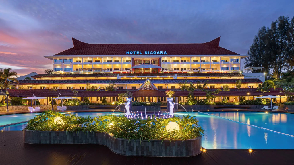 Niagara Hotel Lake Toba & Resorts