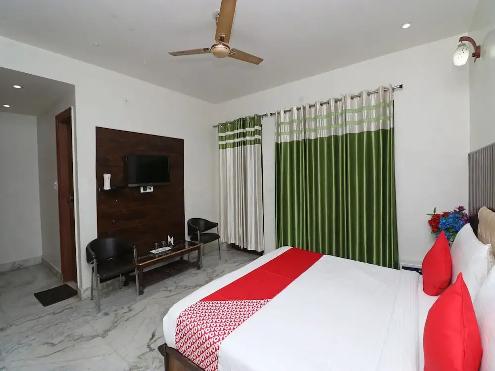 Collection O 28553 Galaxy Hotel