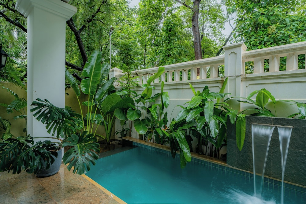 ELIVAAS 4 BHK with Pvt pool - Amado Villa Shai