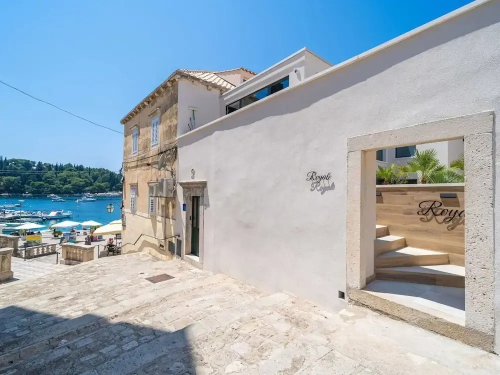 Apartments Villa Royale - Luxury One Bedroom Apartment with Terrace