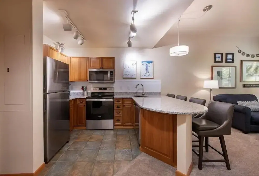 First Floor Riverside Condo Close to Slopes - Zephyr Mountain Lodge Premium-Rated 2108