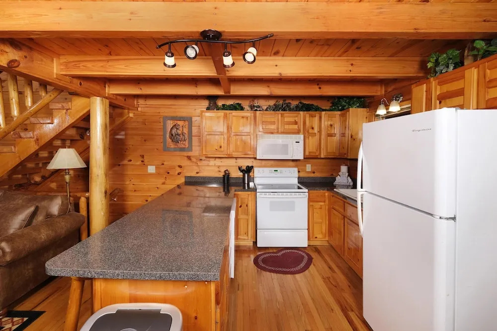 Smoky Treehouse Lodge #614