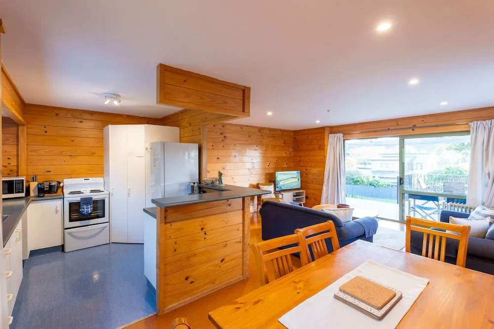 Moa Cottage - Central Oneroa Village