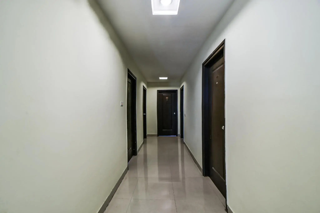 OYO 15729 Royal Stay