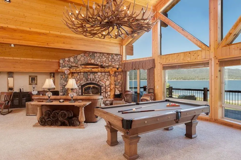 No. 27 Lakefront Lodge - 5 Br Home