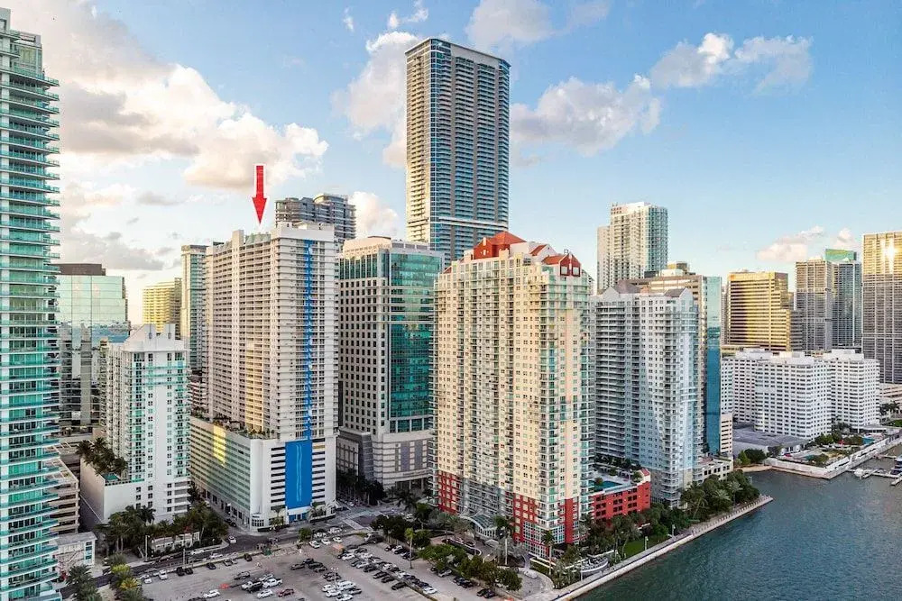 Luxury Apartments W Pool & Ocean views