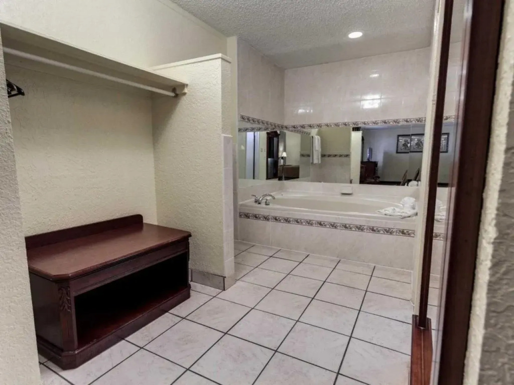 Quality Inn & Suites Airport