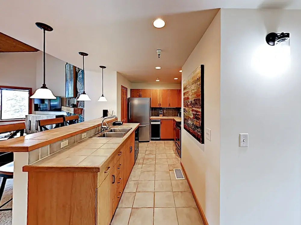 New Listing! Alpine Gem: Private Hot Tub & Sauna 3 Bedroom Townhouse