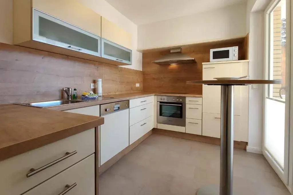 Grosse-Ferienwohnung-14-mit-Meerblick-und-Strandkorb-im-Haus-Seeluft-in-Duhnen