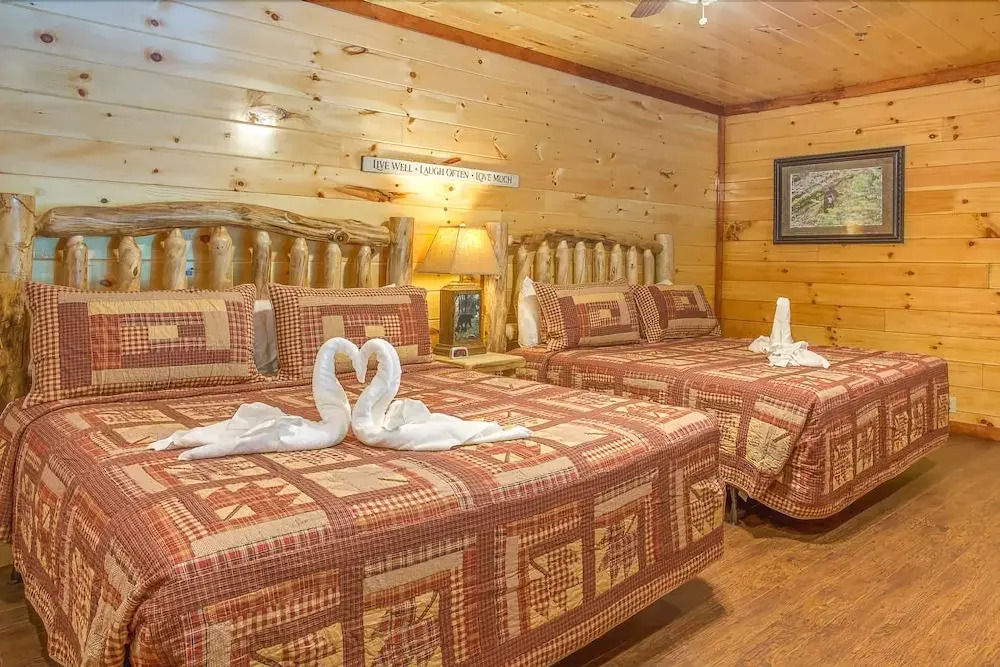 Sherwood Splash Lodge 11 Bedroom Home with Indoor Pool
