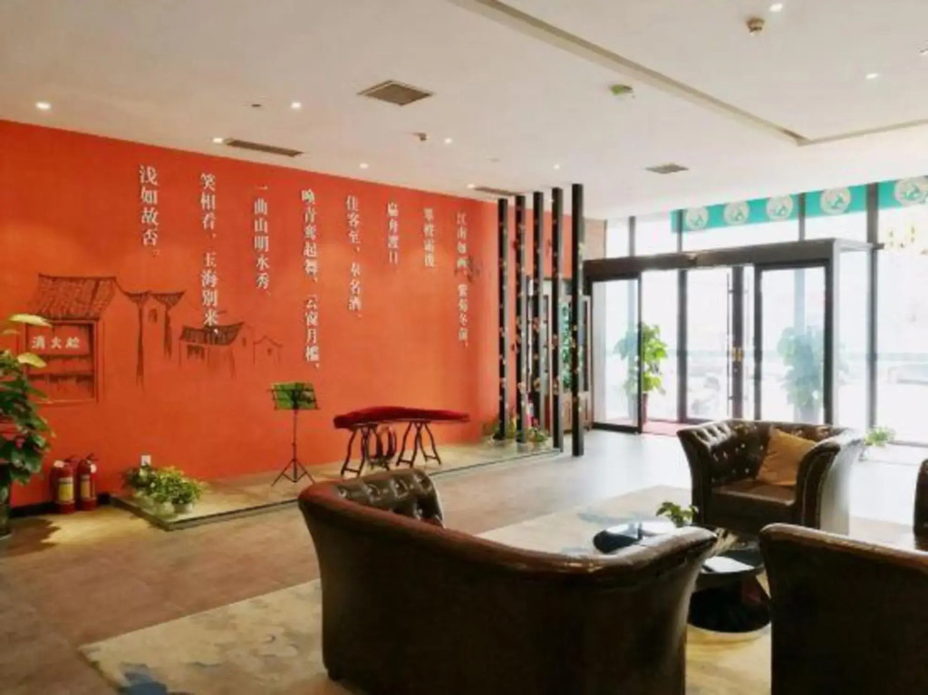 Qingluan Holiday Hotel