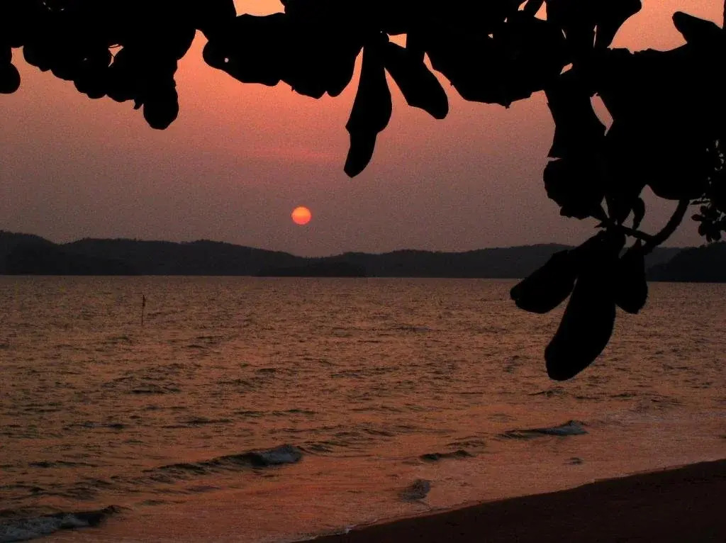 Lom Lae Beach Resort