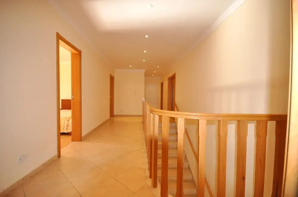 6 Bedrooms, Walking Distance to Amenities, Private Pool, Free AC and Wifi