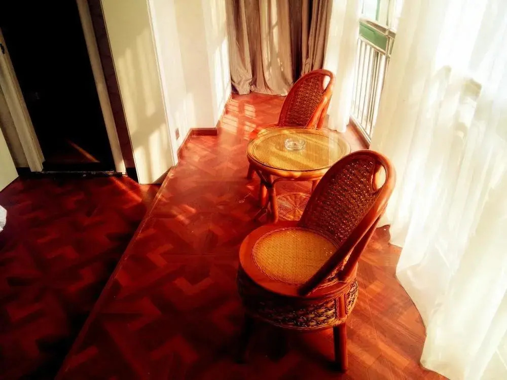 Longbai Business Hotel