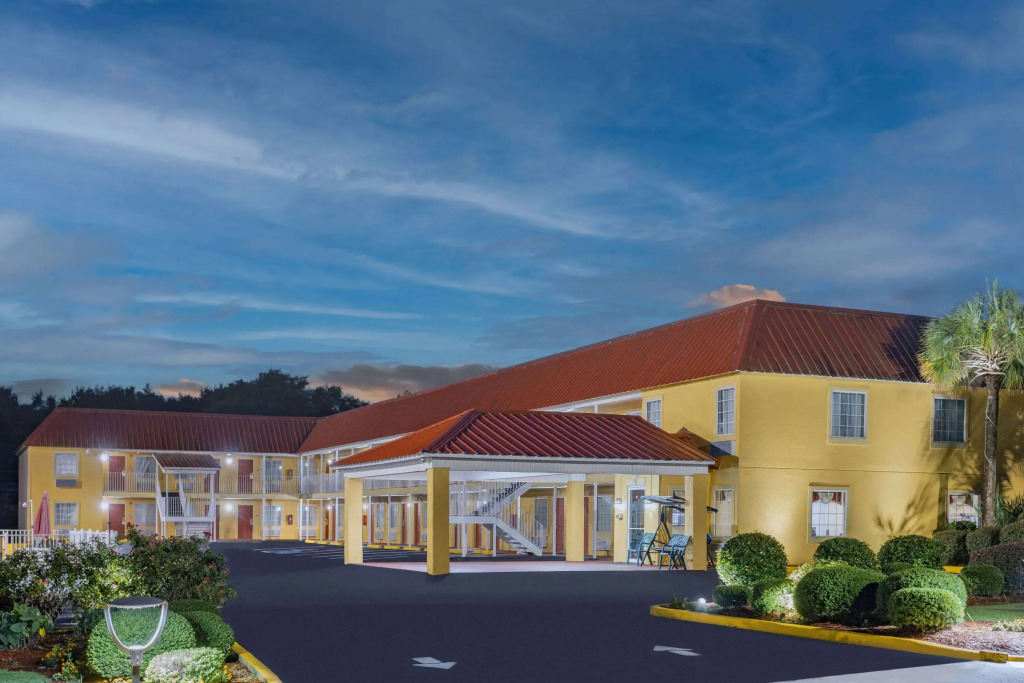 Days Inn by Wyndham Barnwell