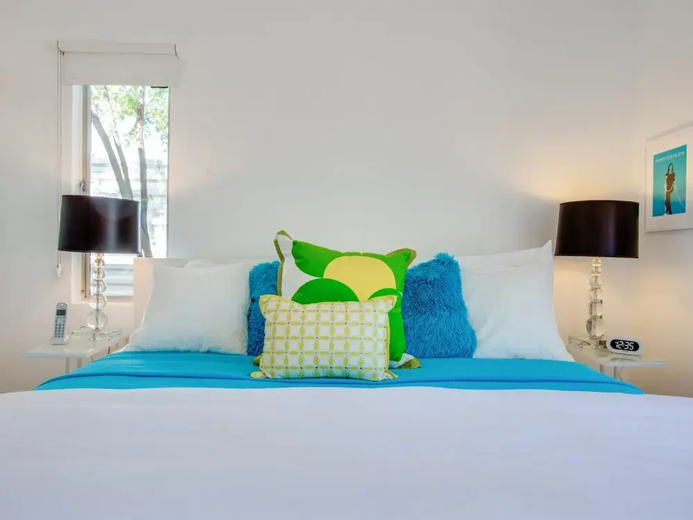 3br/2ba “The Bowie House” Mid-Century Modern W/ Pool And SPA Home