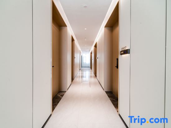 Xiamen Mountain · and Sea View Hotel