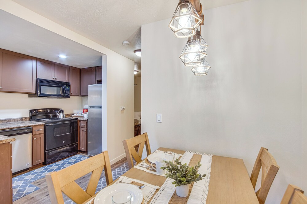 Brian Head Studio Condo w/ Balcony + Mountain View