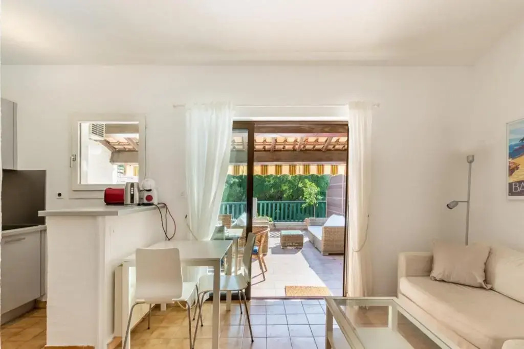 Nice Apt For 4 With Terrace And Pool