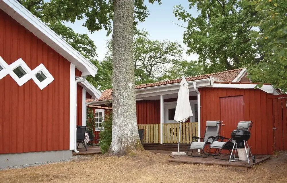 Awesome Home In Löttorp With Kitchen