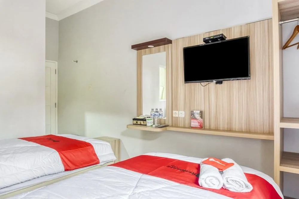 RedDoorz near Sindu Kusuma Edupark 2