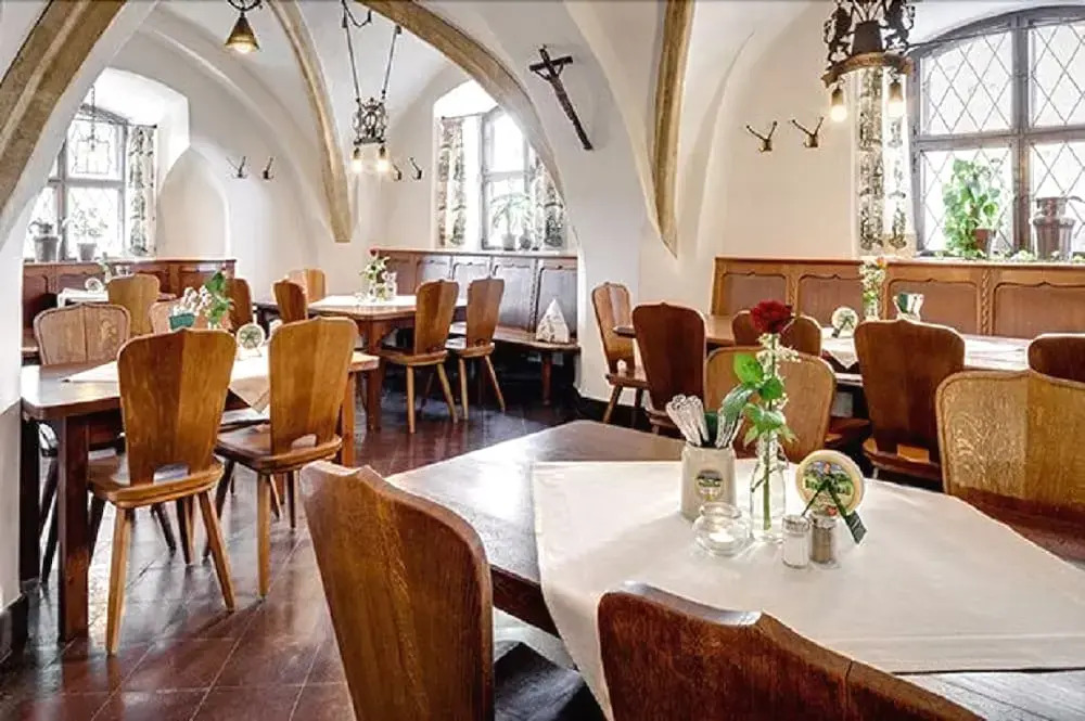 Altstadt- und Businesshotel Pfaubräu - Brauereigasthof - Frühstücksbuffet - kostenfreie Radgarage - Hunde willkommen