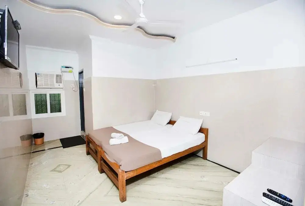 Hotel Saravanaa